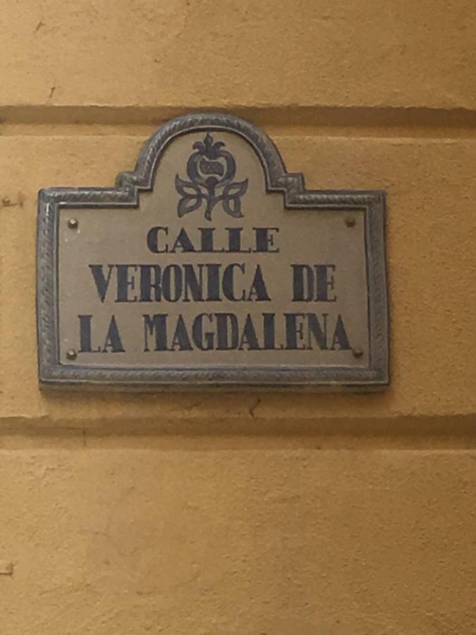 Vero Granada Y Parking En El Edificio Exterior foto